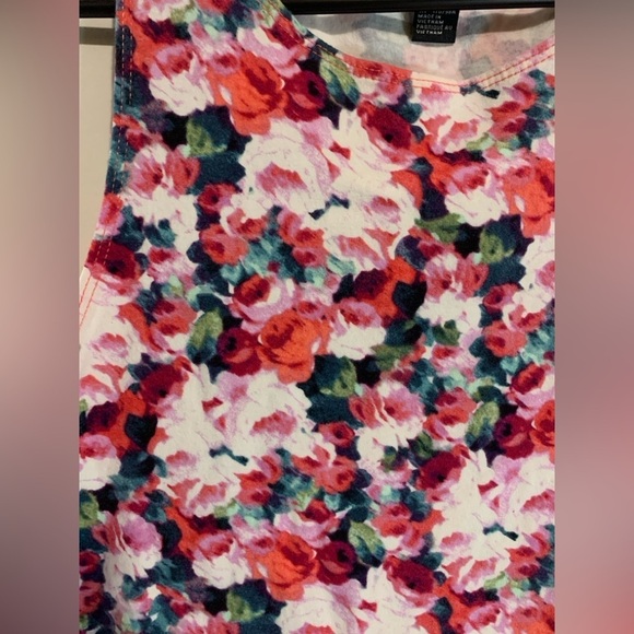 Forever 21 sleeveless stretchy dress in size Large, P2P 17, 30in long. - Picture 2 of 2